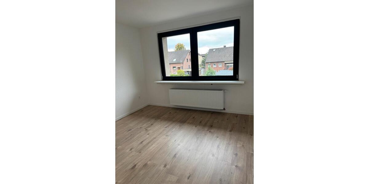 Neu sanierte 2 12-Zimmer-Wohnung im 1. OG (52m²) – Erstbezug 2 zimmer