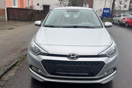Hyundai i20 126.000 km 6.399 &euro; Gelsenkirchen 45879