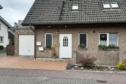 Doppelhaushälfte mit zwei Wohnparteien in guter Wohnlage 7 zimmer