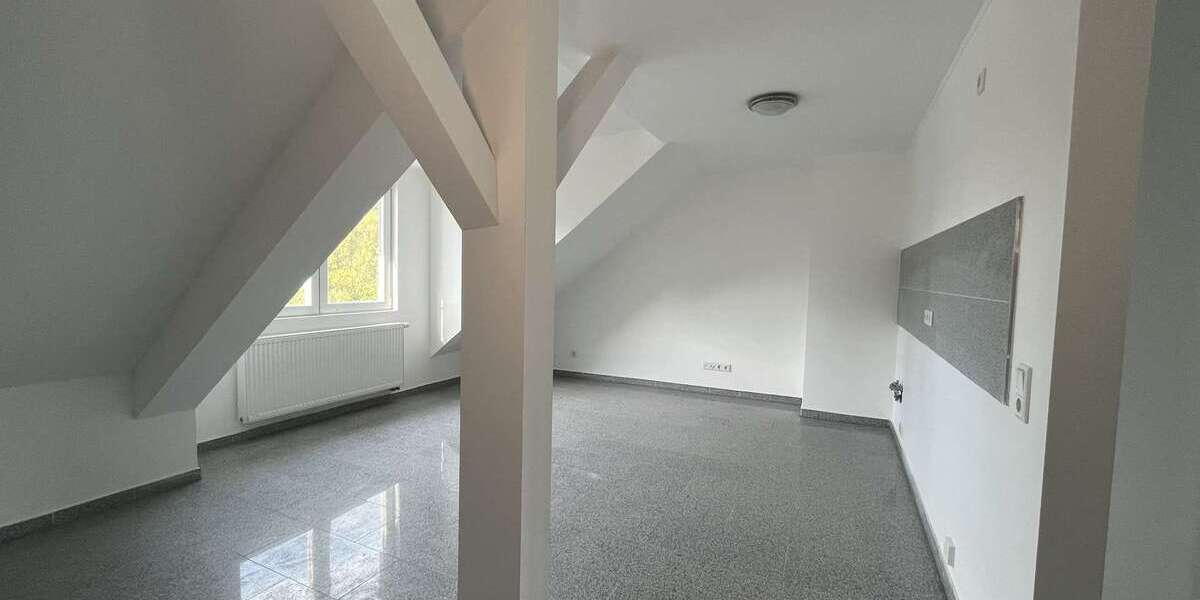 Frisch sanierte Dachgeschoss Wohnung mit 2 Zimmern und Terasse in Herne, Baukau-West 2 zimmer