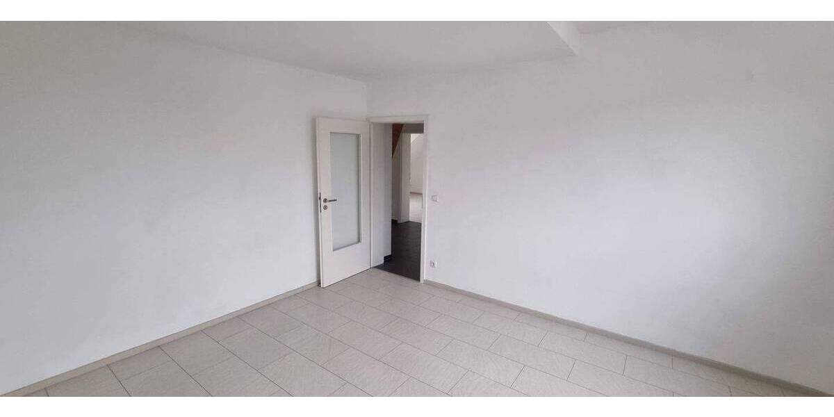 Etagenwohnung Oberhausen Sterkrade-Mitte - 3 Zimmer, 90 m&sup2;, 680&euro; | Angebot:26920815