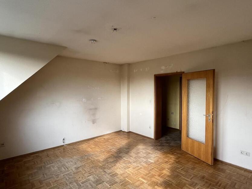 ~ Frisch renoviert + mit tollem Balkon ~ zimmer