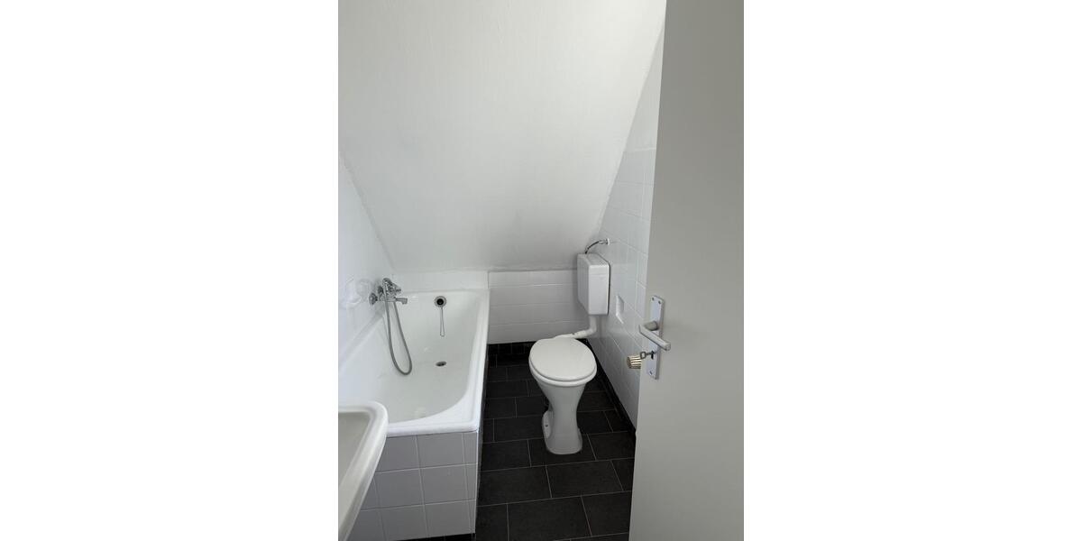 Sehr helle Wohnung zu vermieten (2Etage) in Ratingen 3 zimmer