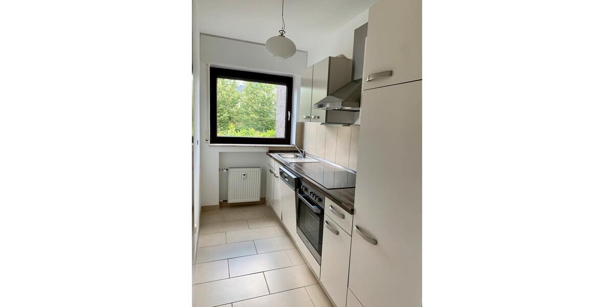 Erdgeschoß Wohnung Balkon Einbauküche PKW Stellplatz in Top Lage 1 zimmer