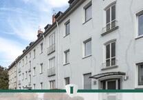 gepflegte kleine 3 Zimmer Wohnung mit neuer Einbauküche im Dachgeschoss (4.Etage o. Aufzug) in E-RÜ