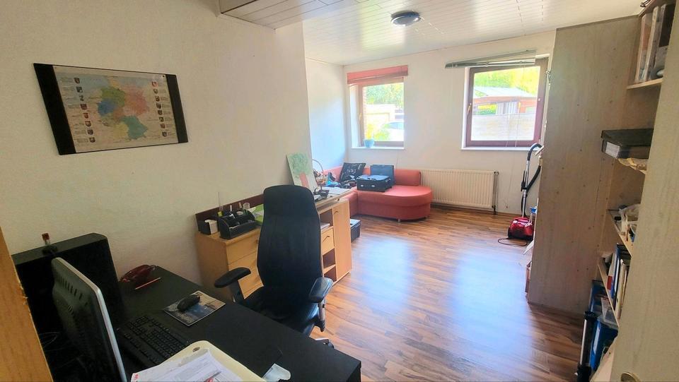 Freie 4 Zimmer-EG-Wohnung +Mieteinnahmen von 4 Wohnungen+4Garagen zimmer