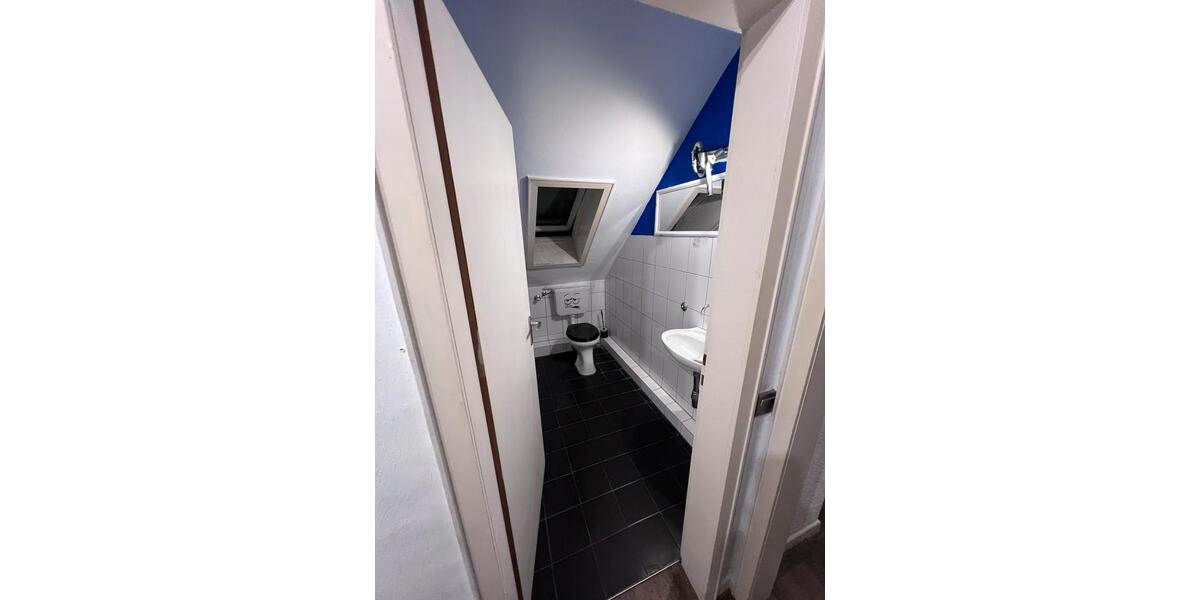 Dachgeschoßwohnung Duisburg Mittelmeiderich - 2.5 Zimmer, 50 m&sup2;, 550&euro; | Angebot:26265956