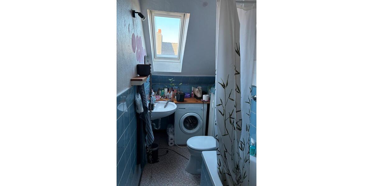 Dachgeschoßwohnung Essen Stadtbezirk II - 1 Zimmer, 30 m&sup2;, 375&euro; | Angebot:26271498