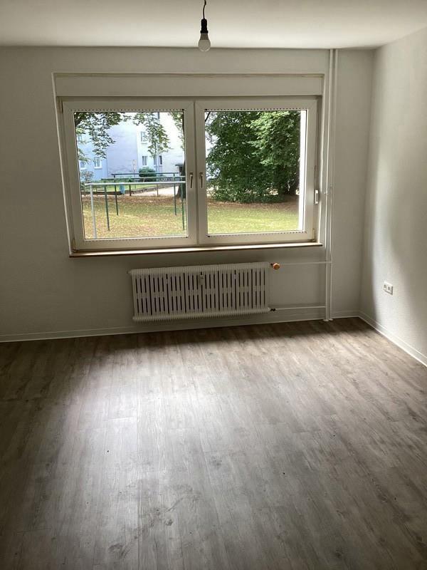 Helle 3 Zimmerwohnung mit Balkon im Hochparterre zimmer