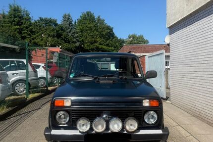 Lada Taiga 76.000 km 6.900 &euro; Essen 45143