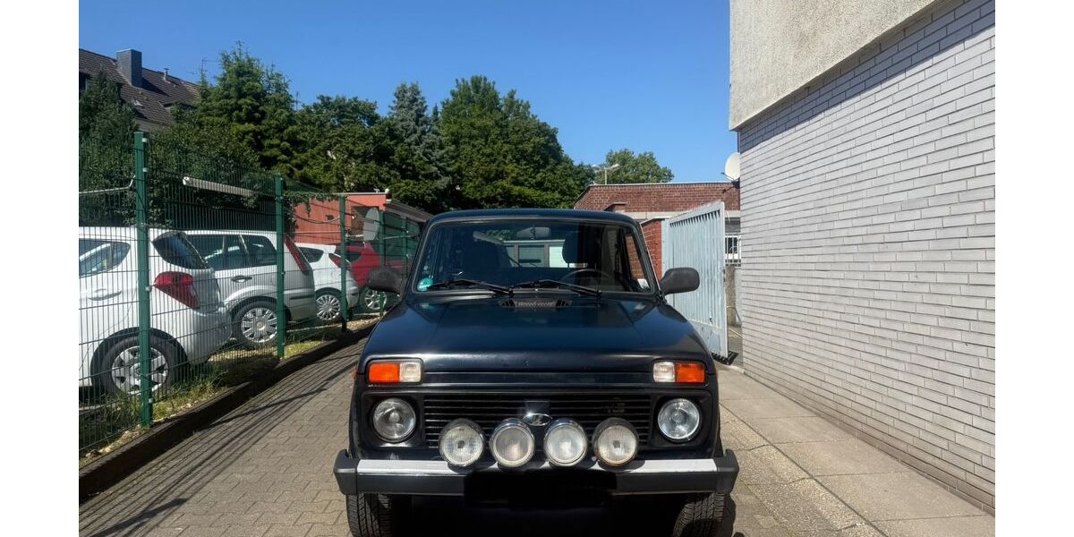 Lada Taiga 76.000 km 6.900 &euro; Essen 45143