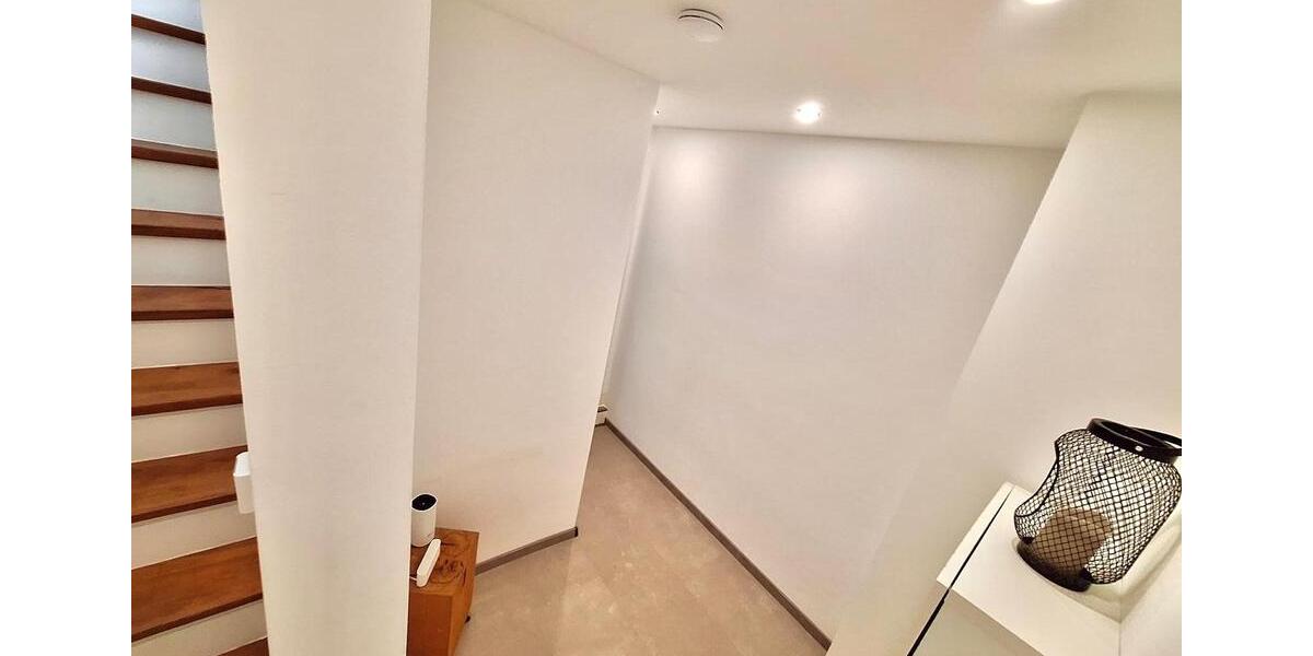 Doppelhaushälfte mit Wintergarten, Garten, Terrasse und Parkplatz 3.5 zimmer