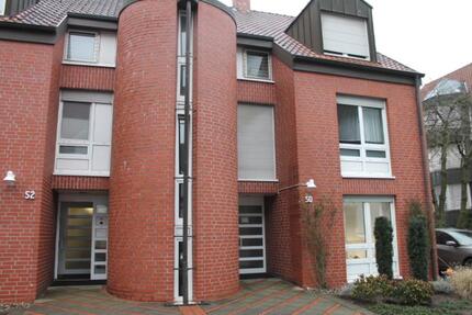 2 12-DG-WG, ca. 72 qm mit Spitzboden von ca. 18 qm zum 01.03.2026 zu vermieten. 2 zimmer