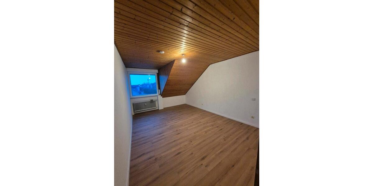 Dachgeschoßwohnung Dinslaken Hiesfeld - 2 Zimmer, 73 m&sup2;, 680&euro; | Angebot:25056427