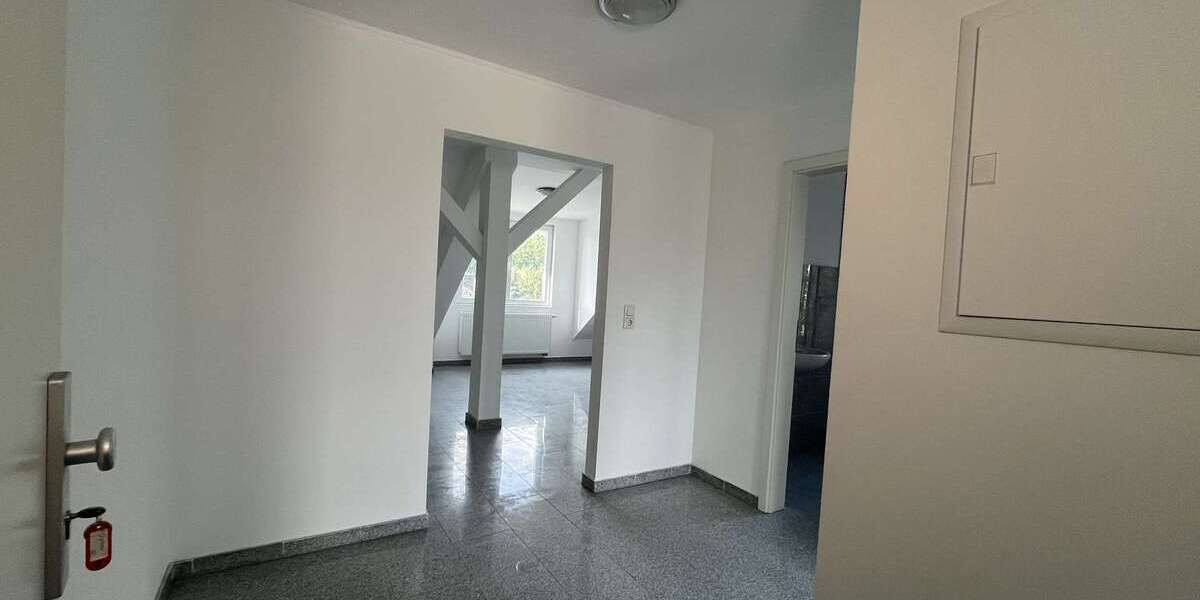 Frisch sanierte Dachgeschoss Wohnung mit 2 Zimmern und Terasse in Herne, Baukau-West 2 zimmer