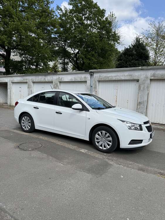 Chevrolet Cruze 118.000 km 4.600 € Marl 45772