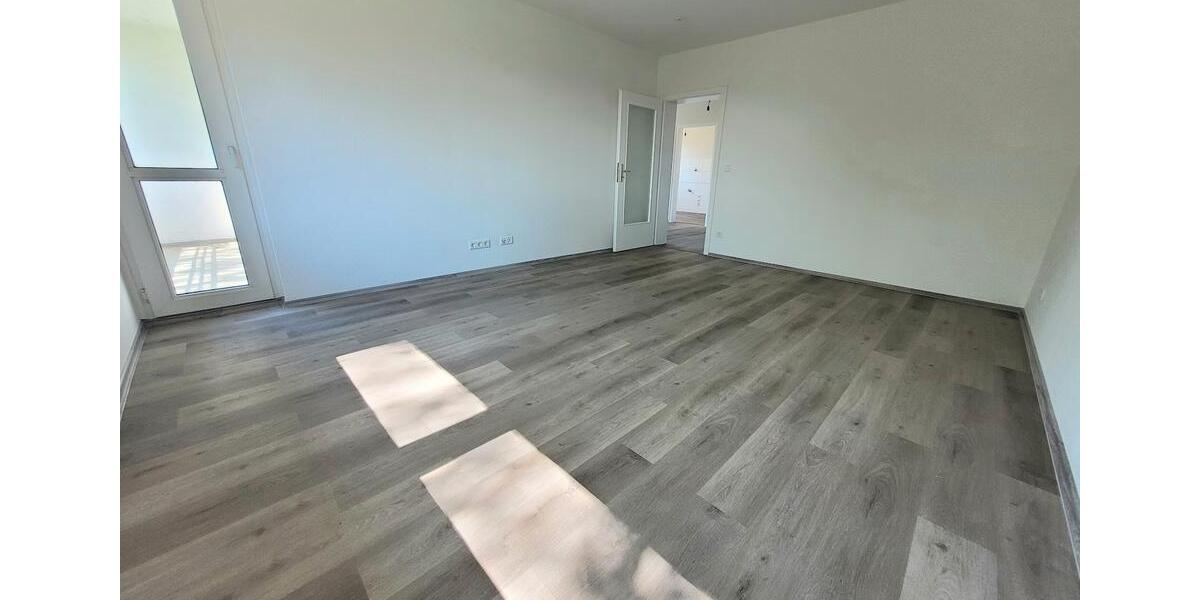 Frisch für Sie renoviert! 2,5-Zimmer-Wohnung mit Balkon! zimmer