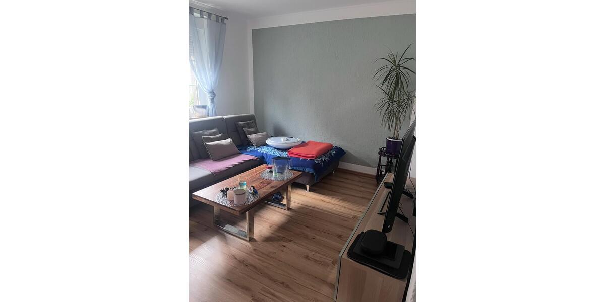 Reihenmittelhaus-modernisiert, gemütlich mit Garten und 2 Garagen 4 zimmer