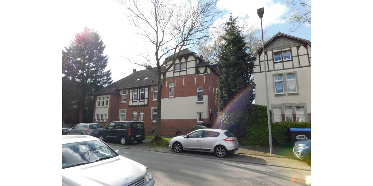 Großzügige Familienwohnung in schöner Lage! Einzugsbereit neu renoviert für Sie ! 3 zimmer