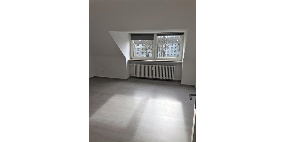 Dachgeschoßwohnung Essen Stadtbezirk II - 3 Zimmer, 65 m&sup2;, 579&euro; | Angebot:26338780