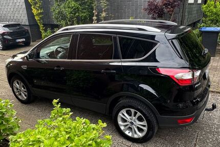 Ford Kuga 132.000 km 8.650 &euro; Duisburg 47167