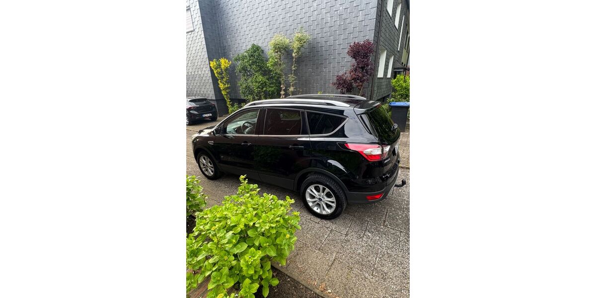 Ford Kuga 132.000 km 8.650 &euro; Duisburg 47167