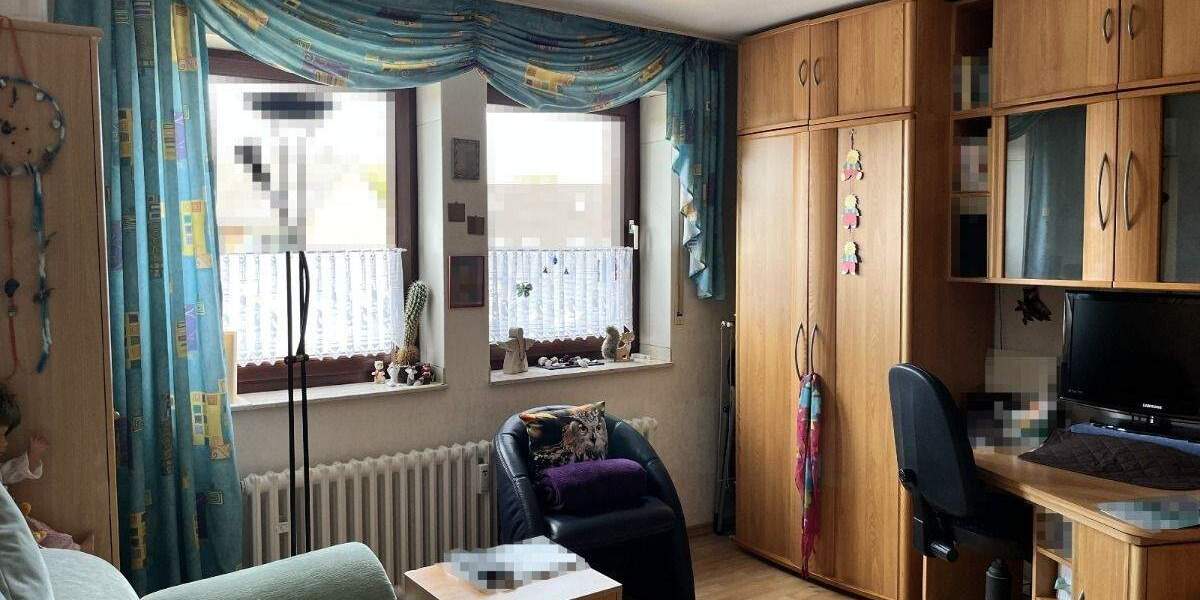 3-Zimmer Dachgeschosswohnung mit großem Balkon und PKW-Stellplatz in Duisburg-Bergheim 3 zimmer