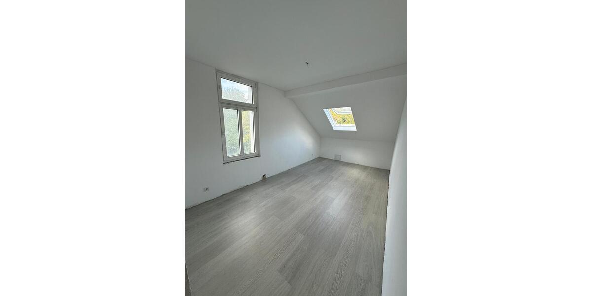 Dachgeschoßwohnung Velbert Langenberg - 3 Zimmer, 80 m&sup2;, 720&euro; | Angebot:27596657