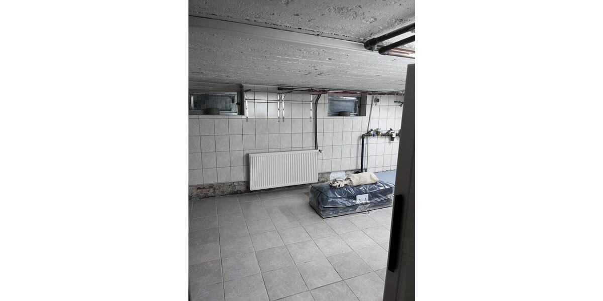 Reihenmittelhaus -modernisiert, gemütlich, mit Garten und Garagen 3.5 zimmer