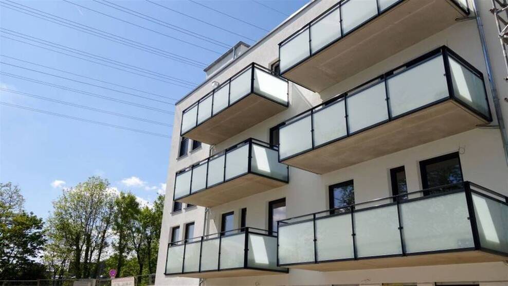 2 Zimmer Wohnung mit Süd-Balkon inkl. Nobilia EBK in Wuppertal - Uellendahl. Ideal für 1 Person.