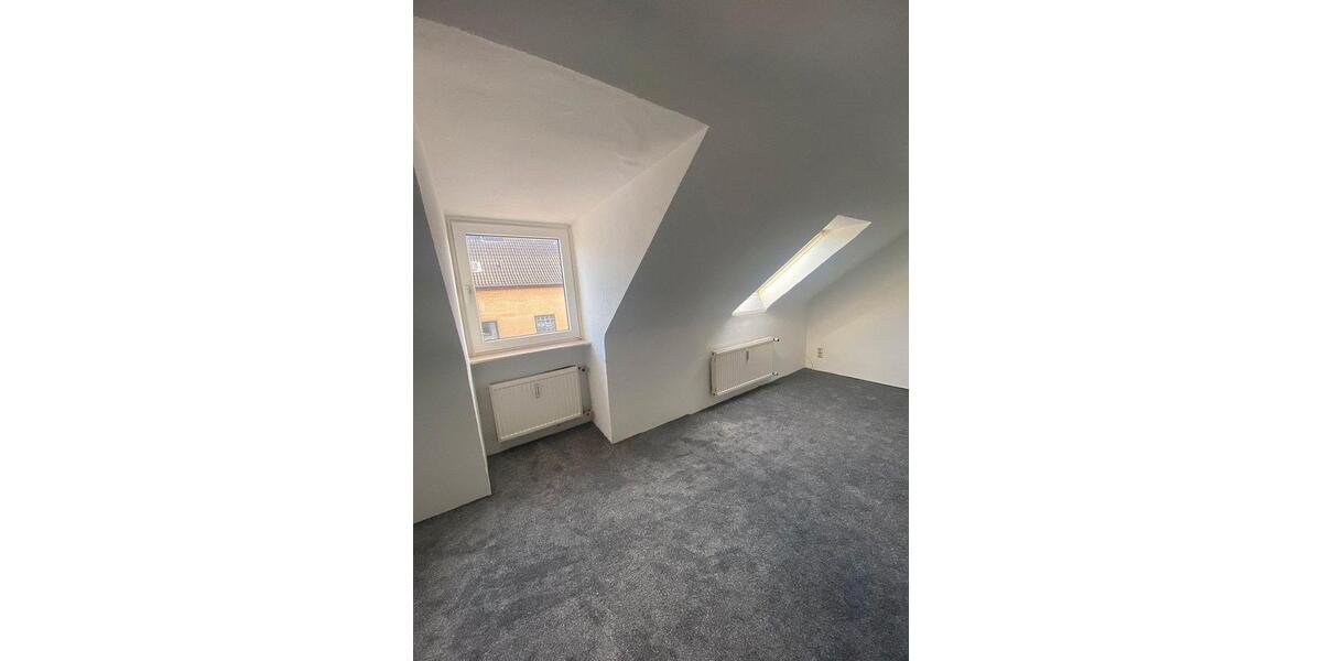 Dachgeschoßwohnung Duisburg Duisburg-Mitte - 2 Zimmer, 65 m&sup2;, 450&euro; | Angebot:26262987