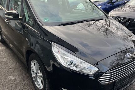 Ford Galaxy 169.000 km 10.999 € Recklinghausen 45663