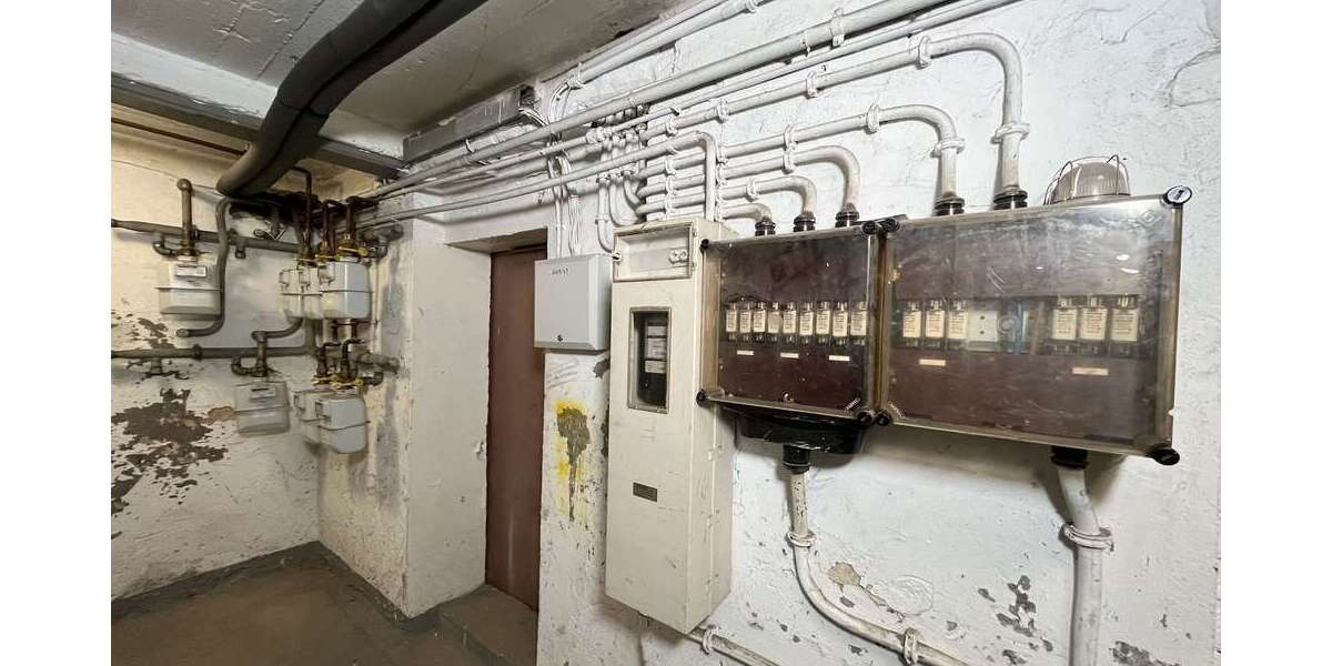 Lukratives Wohn-& Geschäftshaus mit 8 Whg, 3 Gewerben und 2 Keller Lagerflächen + Antenne in Bochum 43 zimmer