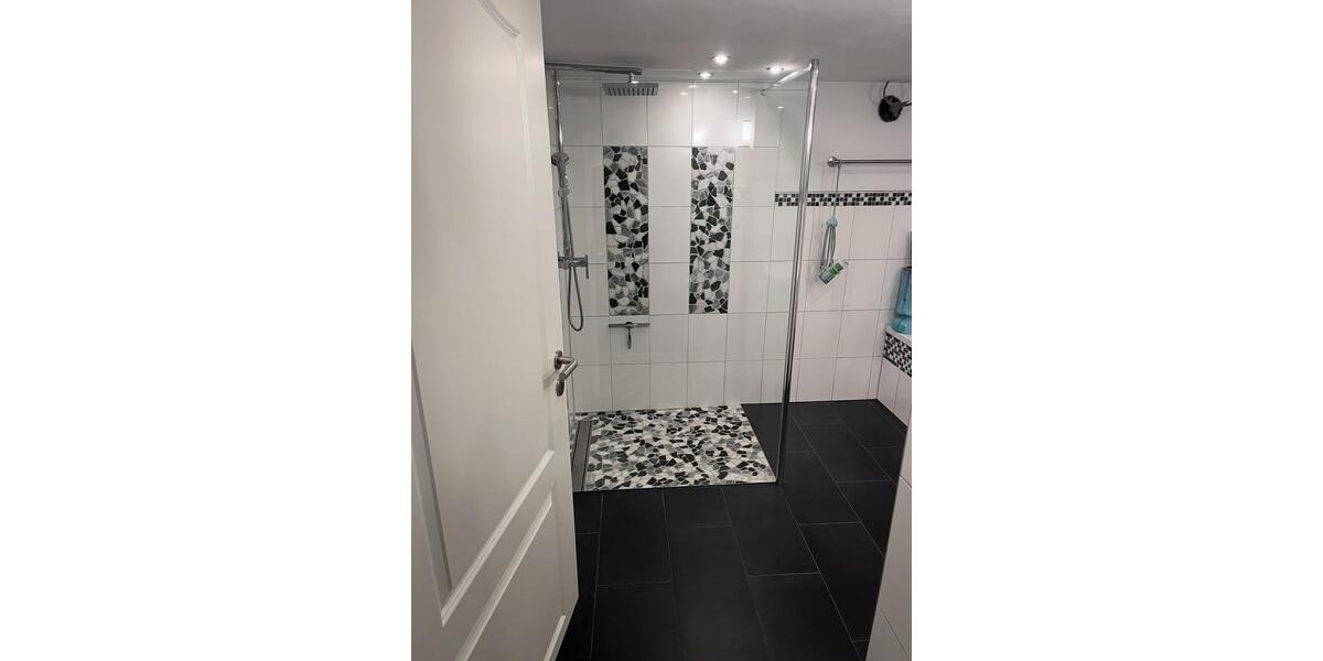 Reihenmittelhaus -modernisiert, gemütlich, mit Garten und Garagen 3.5 zimmer