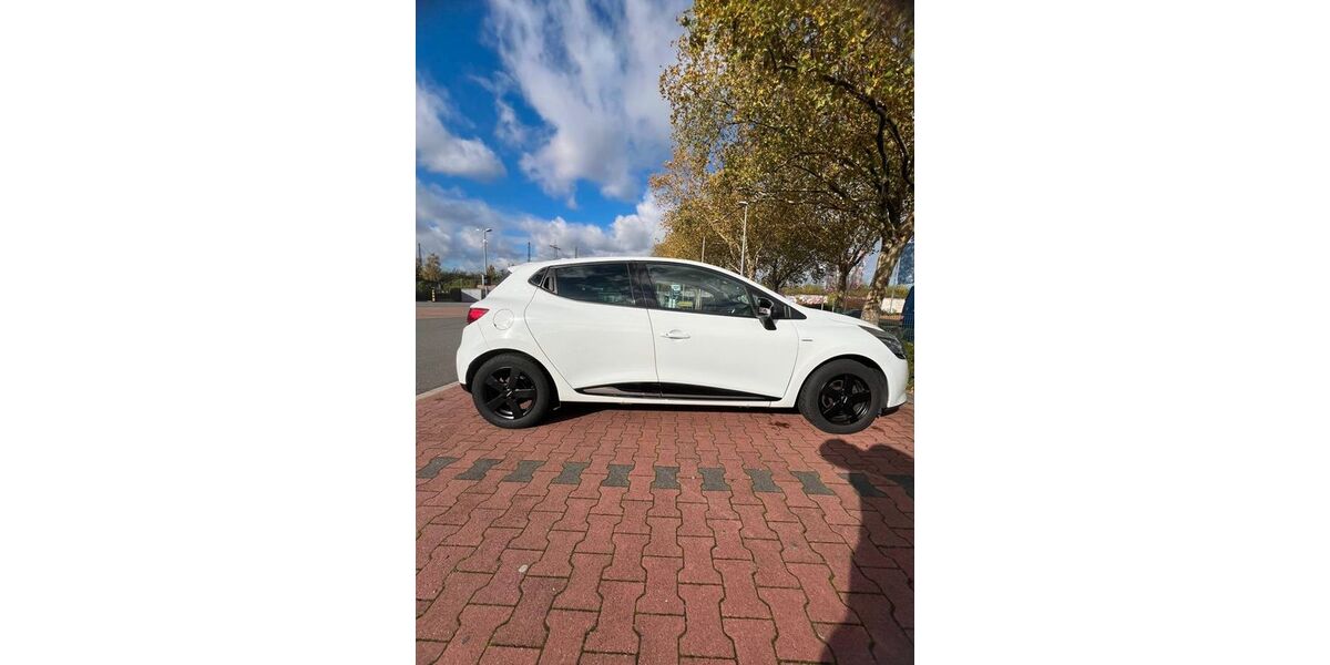 Renault Clio 135.000 km 6.400 &euro; Oberhausen 46049