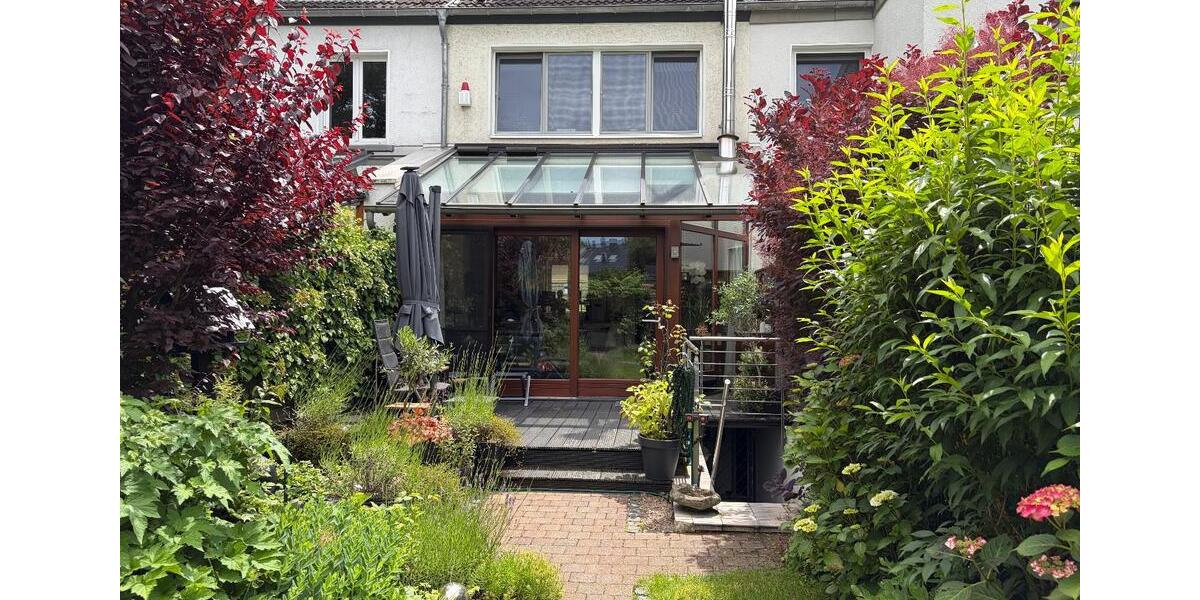 Reihenhaus Essen Huttrop - 3 Zimmer, 123 m&sup2;, 1.800&euro; | Angebot:27615081