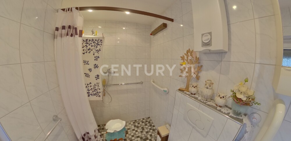 Aufgepasst! Entwicklungsfähiges Zinshaus mit angrenzendem Bau-Gewerbegrundstück 17 zimmer