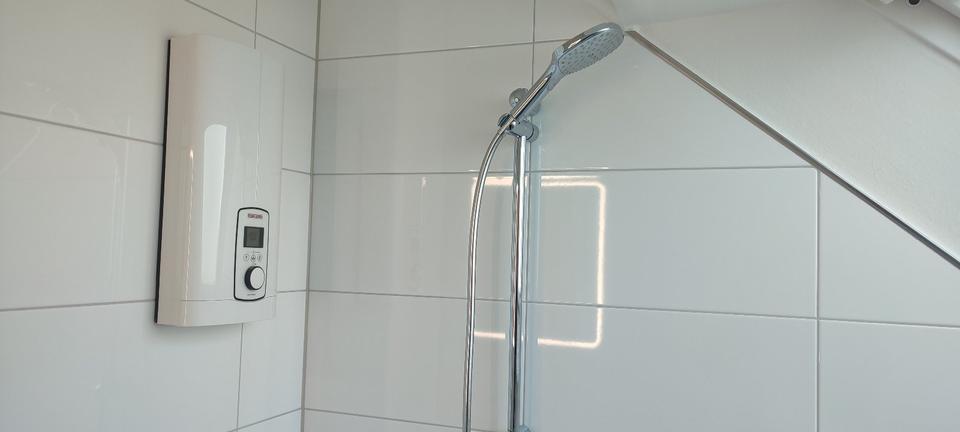 DG Wohnung - Erstbezug nach umfassender Sarnierung 2 zimmer