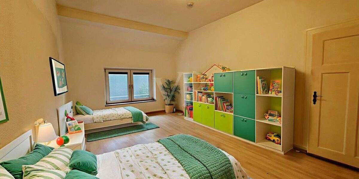 Stilvolle 4-Zimmer-Altbauwohnung mit Balkon, Kamin & Ausbaureserve in Velbert-Mitte 4 zimmer