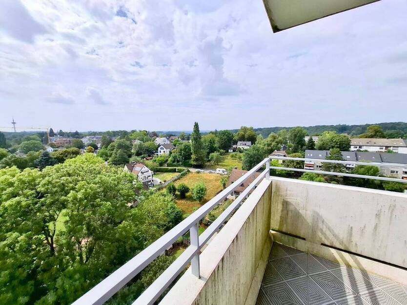 Barrierefreie 3-Zimmer-Wohnung mit Weitblick und großem Balkon - sofort bezugsfrei!