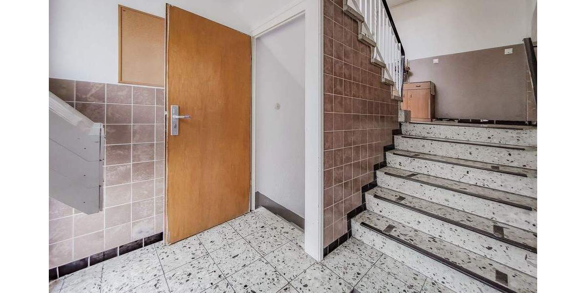 6 Wohnungen - 10 Garagen - 4 Stellplätze - 5 Balkone 2 zimmer