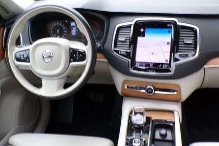 Volvo XC90 114.000 km 44.840 € Düsseldorf 40468