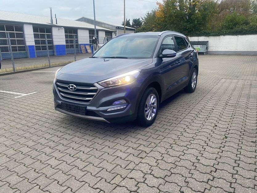 Hyundai TUCSON 210.000 km 10.950 € kamp-lintfort 47475