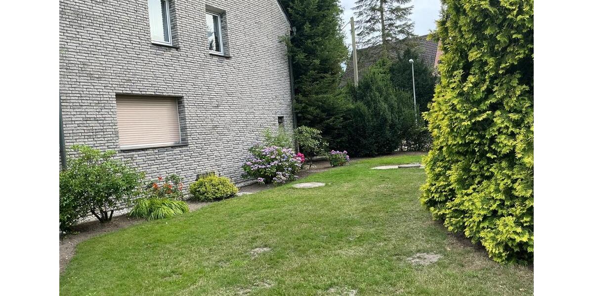 Einfamilienhaus in bester Lage, große Garage mit Eigentumsgrundst 6 zimmer