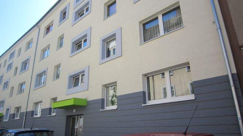 Schöne 3,5-Raum-Wohnung im 1. Obergeschoss mit Balkon, Nähe U-35 3 zimmer