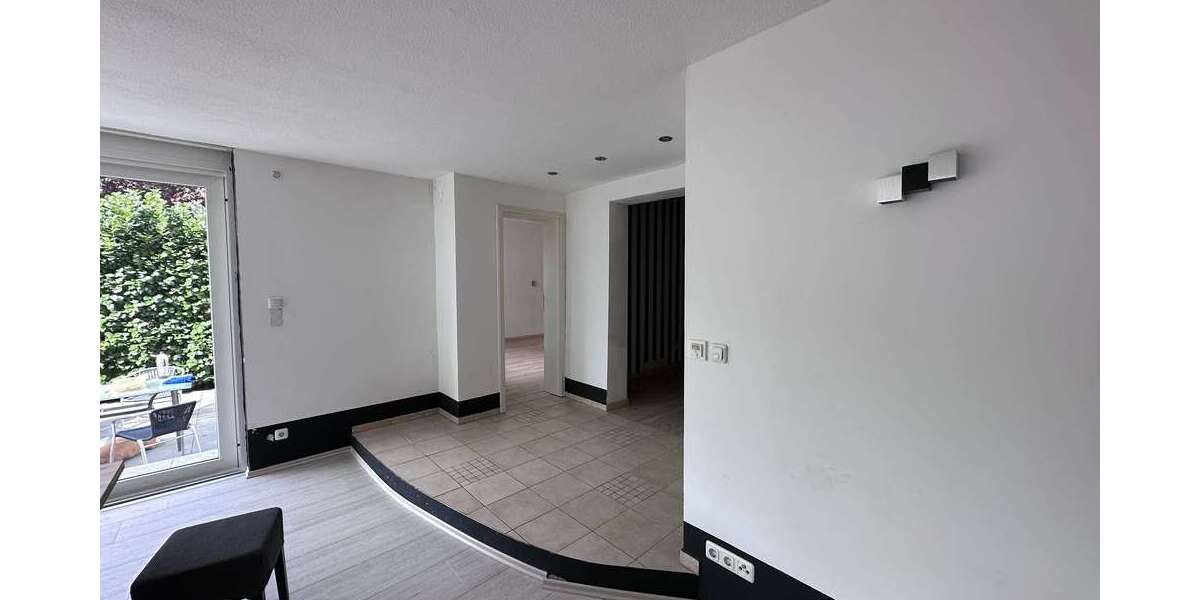 Dreifamilienhaus in Oberhausen-Lirich mit Garten, Dachterrasse und 296 m² Bauland inklusive - Mehrfamilienhaus, Wohnhaus Oberhausen Alstaden | Angebot:27493794