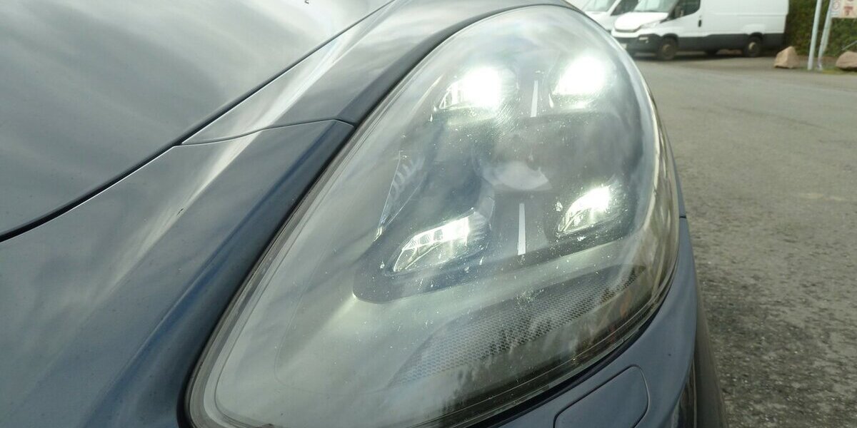 Porsche Panamera Turbo Sport Turismo Chrono Pano Matrix 105.000 km 62.900 € Ratingen 40885