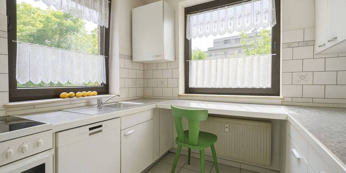 Praktisches Zweifamilienhaus mit Ausblick ins Grüne 6 zimmer