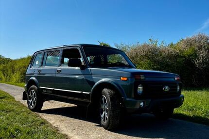 Lada Niva 60.000 km 15.500 &euro; Witten 58453