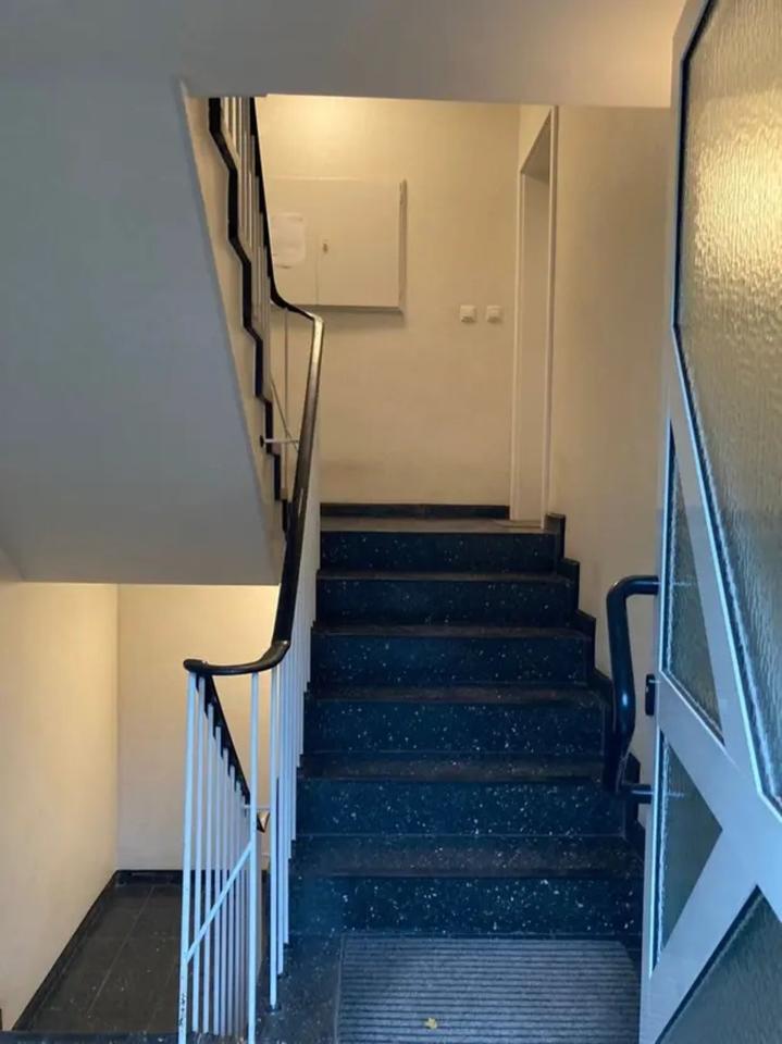 2,5-Zimmer-Dachgeschosswohnung zzgl. Kfz-Stellplatz ab 01.01.2026 zimmer